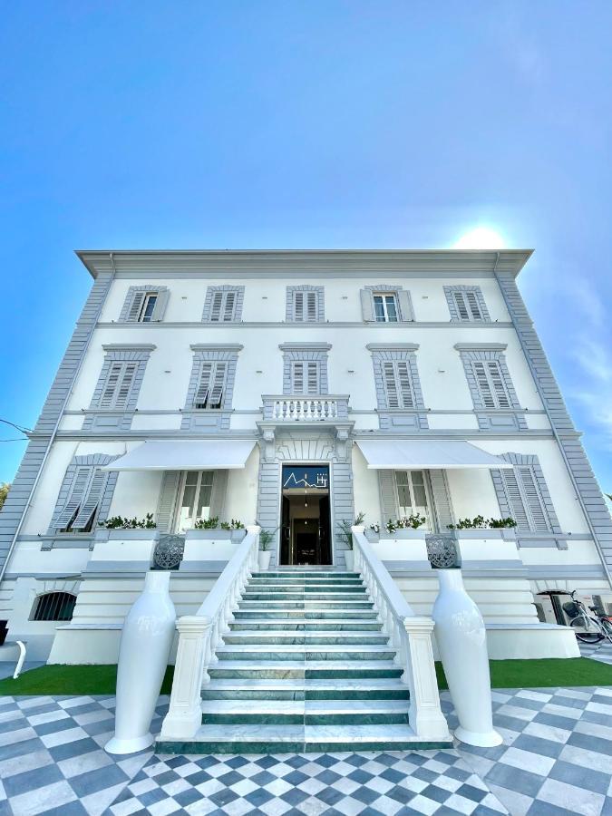 Hotel Tirreno Marina di Massa Exterior photo