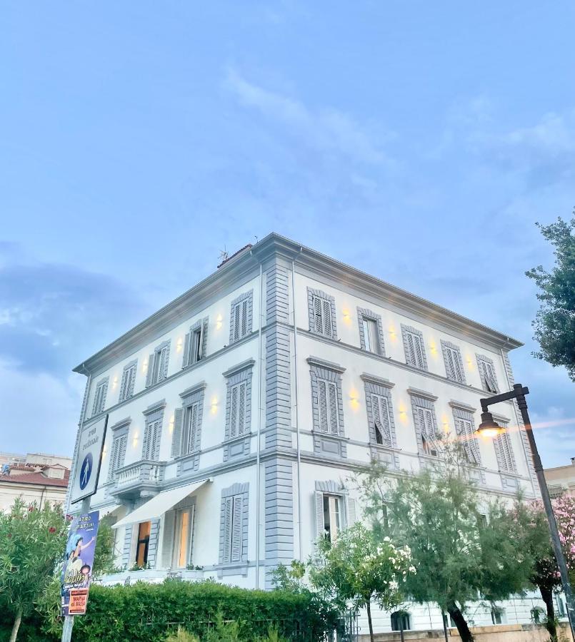 Hotel Tirreno Marina di Massa Exterior photo