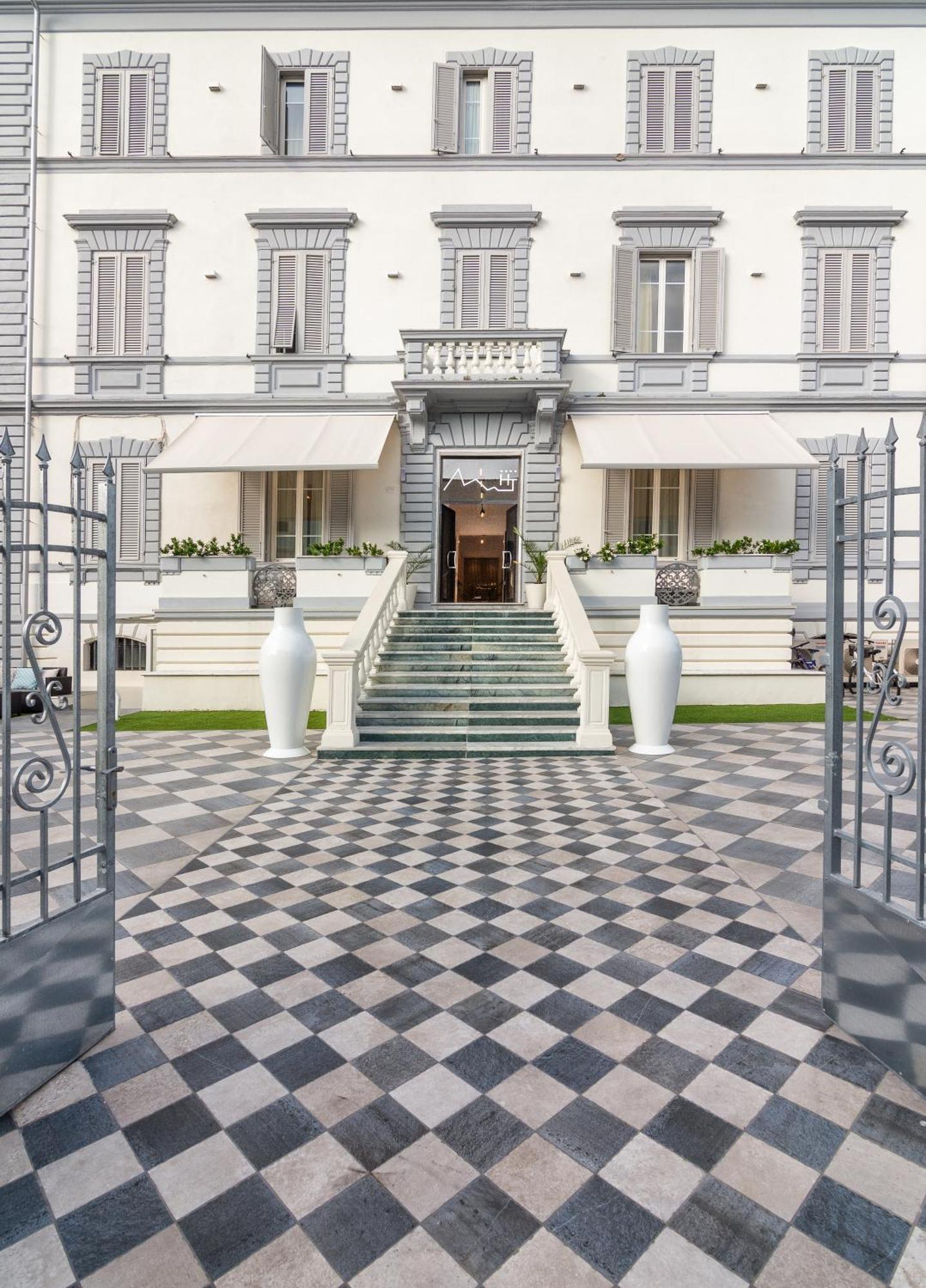 Hotel Tirreno Marina di Massa Exterior photo